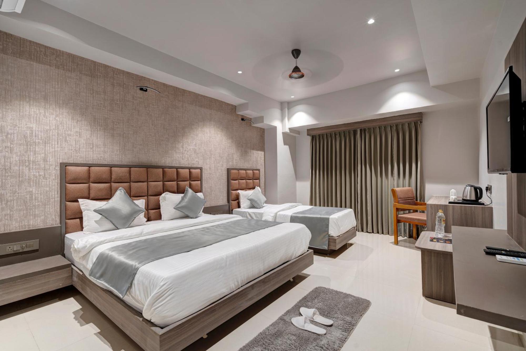 Hotel Sparsh Divine Ahmedabad Exterior foto