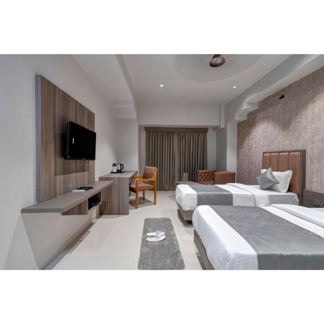 Hotel Sparsh Divine Ahmedabad Exterior foto